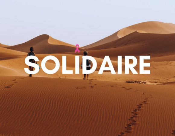 2 marcheuses dans le désert pour octobre rose