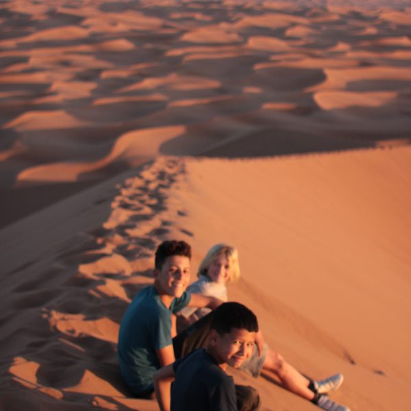 en famille dans le désert Marocain