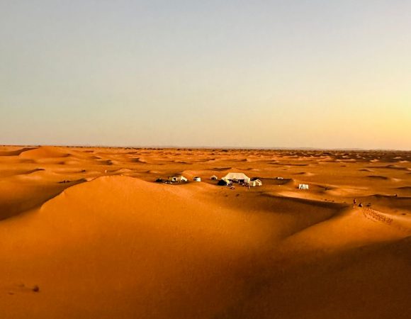 Merzouga ou Chegaga : quelles différences entre ces deux visages du désert marocain ?